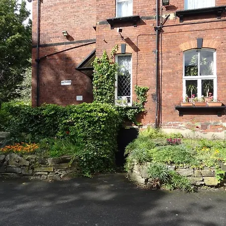 Oak 3* Leeds (West Yorkshire)