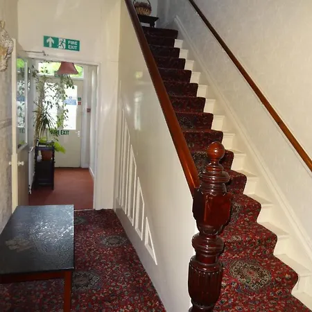 Oak 3* Leeds (West Yorkshire)