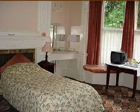 Oak Hotel