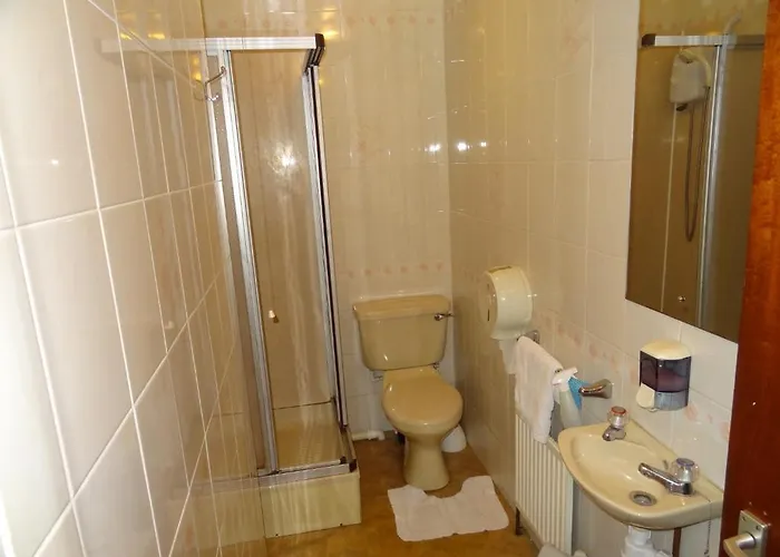 Oak 3* Leeds (West Yorkshire)