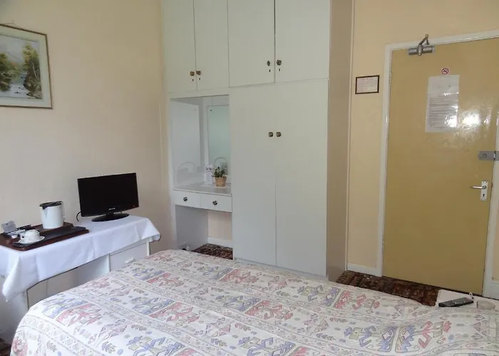 Oak Leeds (West Yorkshire)